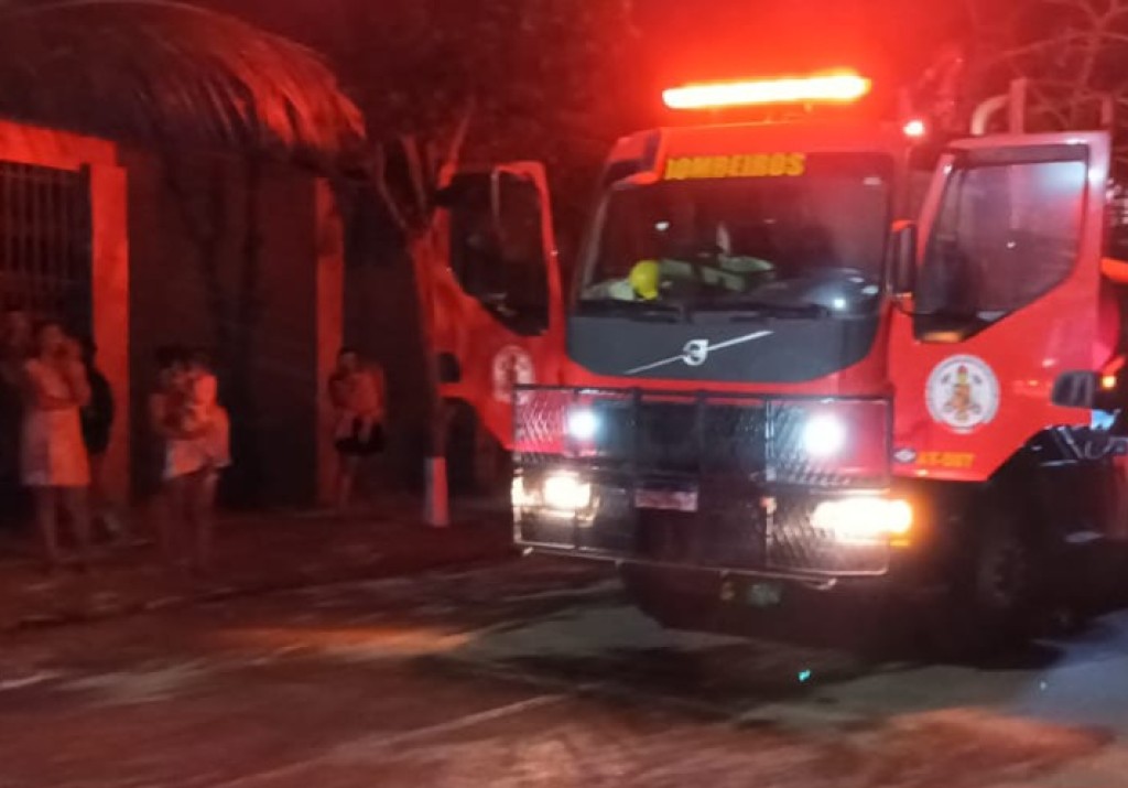 Corpo de Bombeiros combate incêndios em duas residências em Sinop