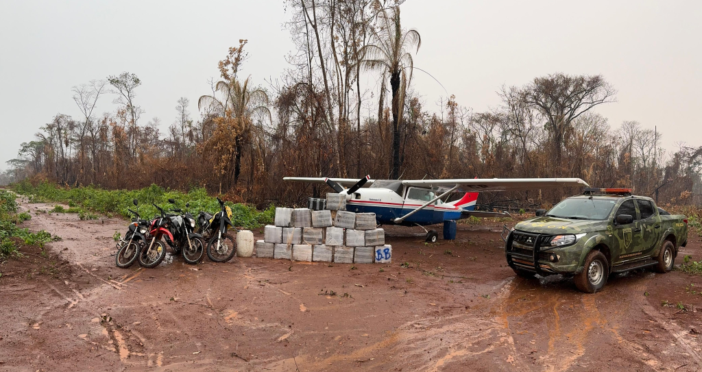 Gefron apreende 600 quilos de cocaína em aeronave e causa prejuízo de R$ 18 milhões ao crime organizado