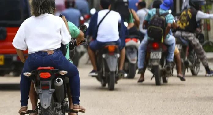Mais da metade dos proprietários de motocicleta não tem habilitação