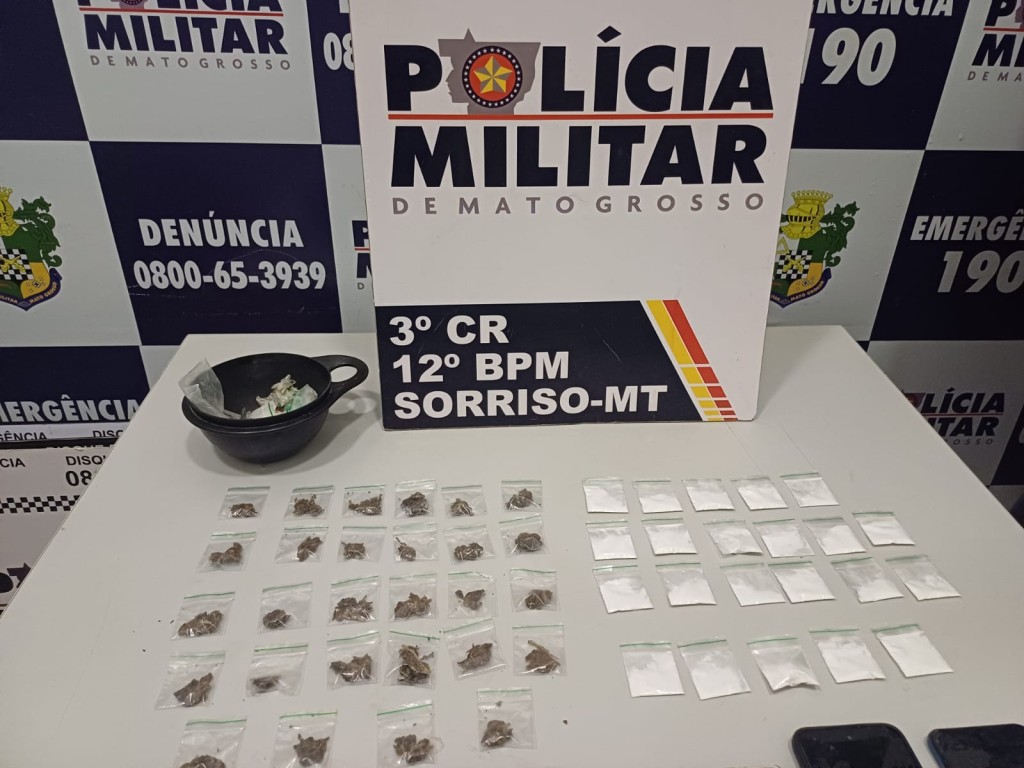 PM detém dupla por tráfico e apreende 50 porções de maconha e cocaína