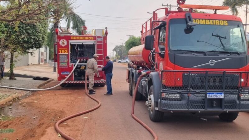 Corpo de Bombeiros combate incêndio em residência em Rondonópolis