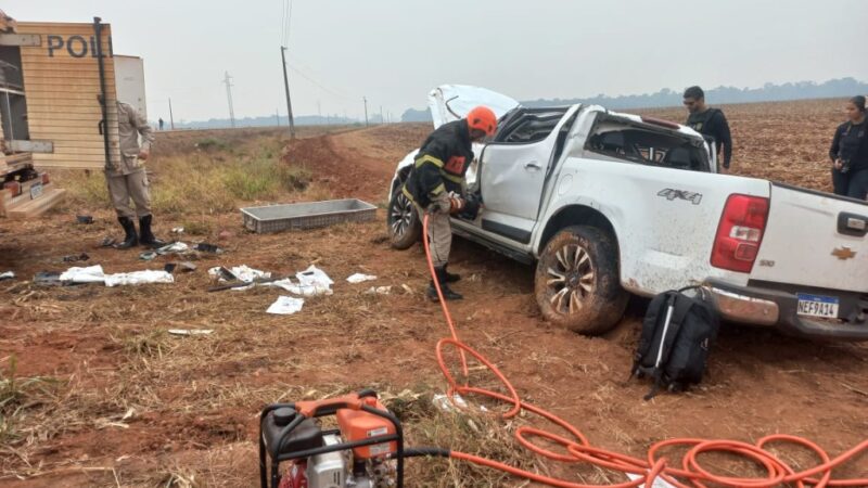 Corpo de Bombeiros resgata vítimas após veículo capotar na MT-170