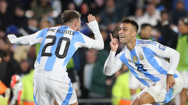 Argentina se vira sem Messi, vence Chile e amplia domínio nas Eliminatórias