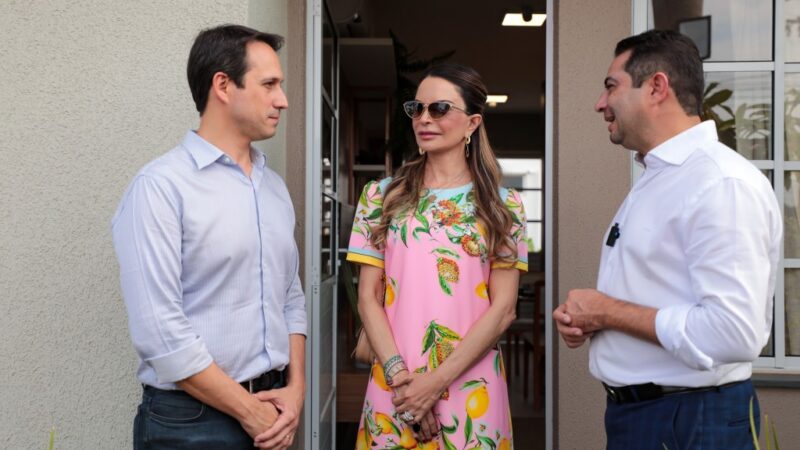 Primeira-dama de MT visita uma das casas que serão sorteadas no Casamento Abençoado e anuncia cinco unidades