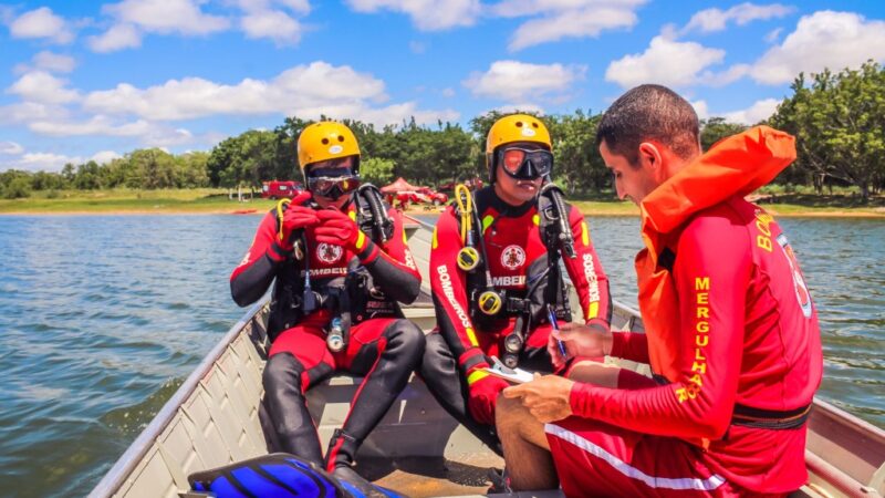 Corpo de Bombeiros socorre criança e localiza corpos de jovens vítimas de afogamento