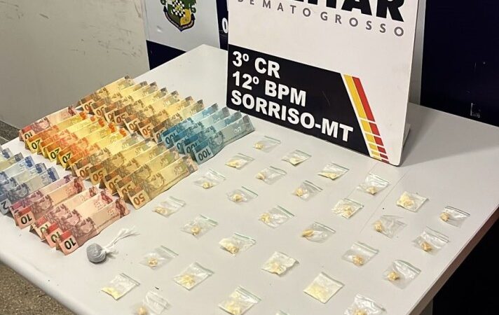 PM apreende 63 porções de drogas e prende dois homens em flagrante por tráfico