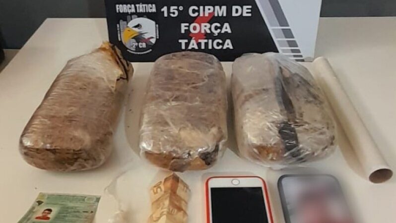 Força Tática prende faccionado com tabletes de maconha na Estrada da Guarita