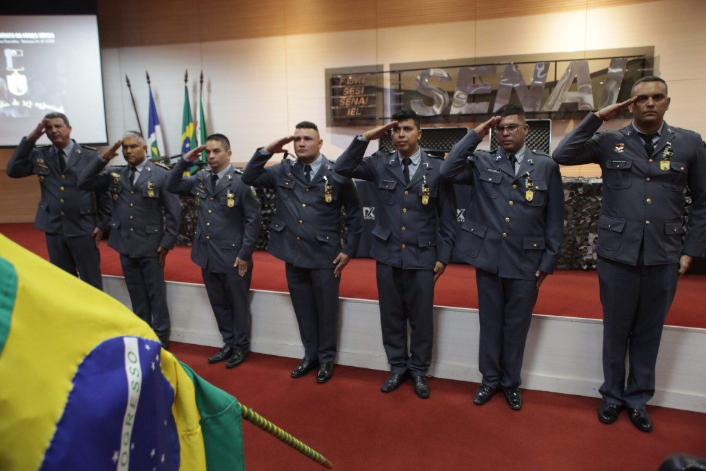 PM homenageia 60 autoridades civis e militares com imposição de medalha Mérito Força Tática