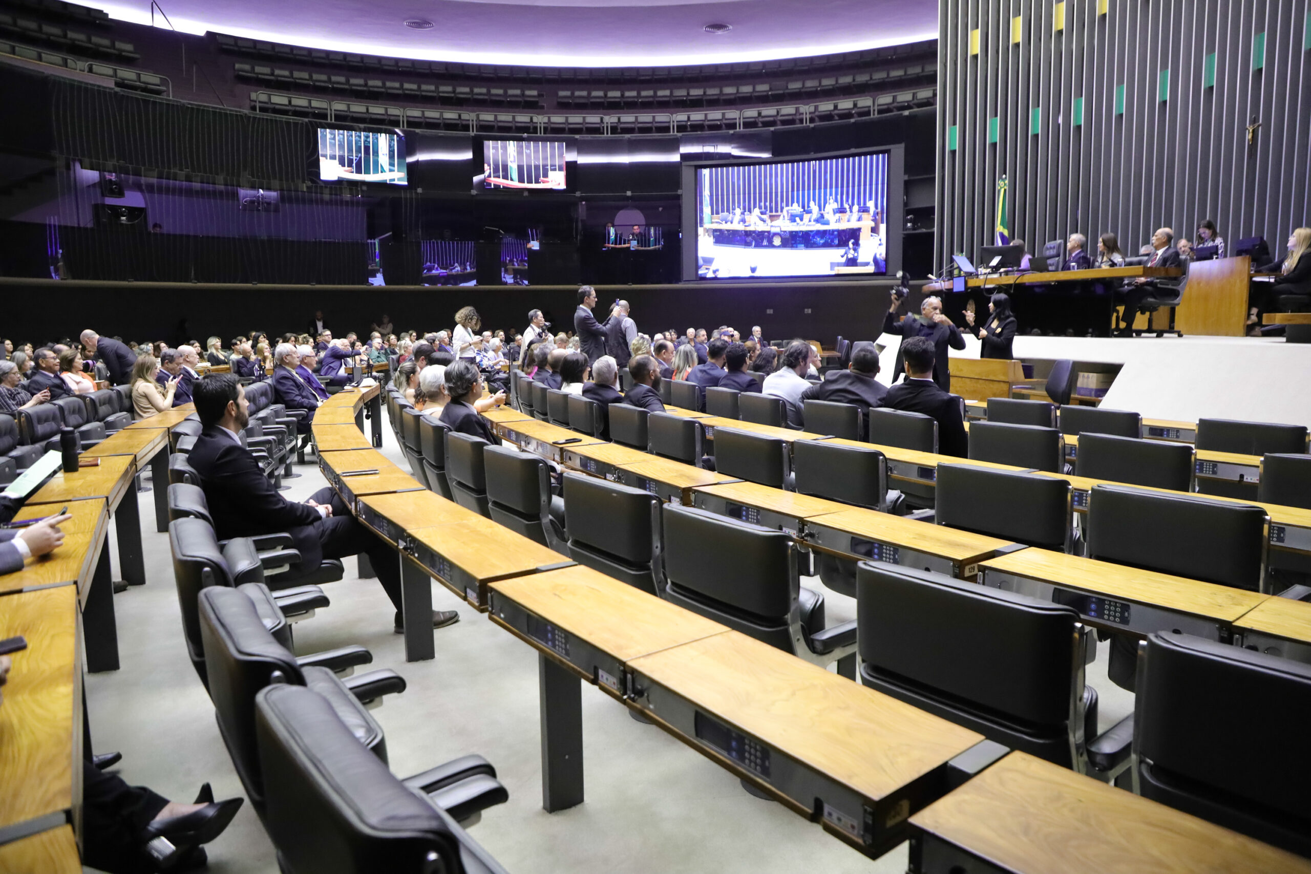 Câmara aprova participação dos municípios nos contratos de energia elétrica