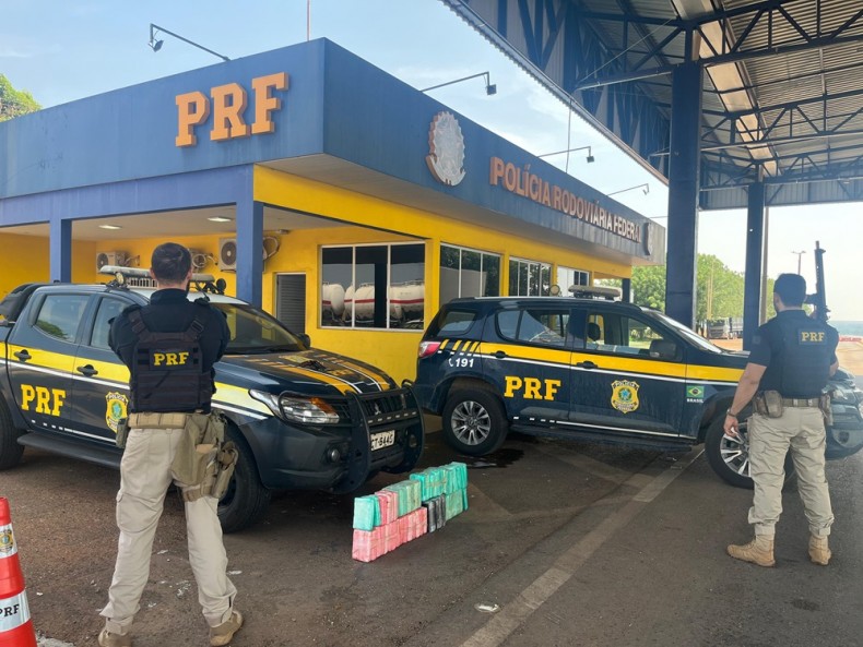 PRF de Sorriso apreende mais de 70 quilos de cocaína em carreta e prende motorista