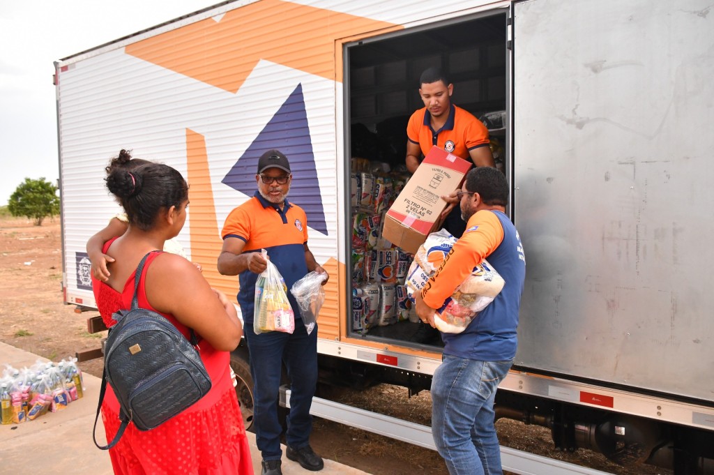 Governo de MT entrega 1,3 mil cestas de alimentos à população afetada pelos incêndios florestais