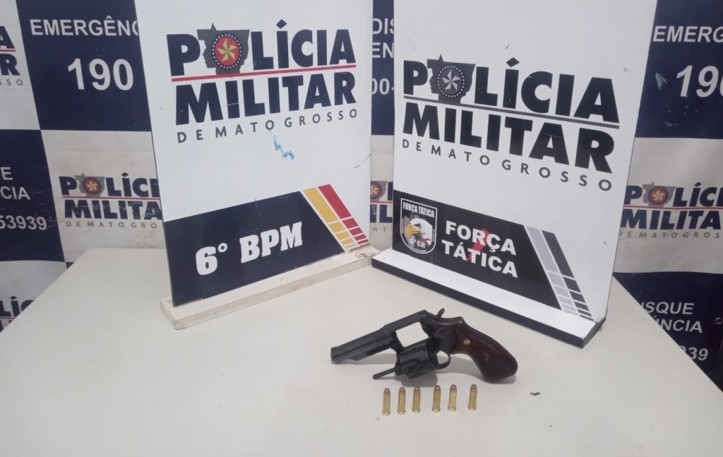 Trio é detido em flagrante por porte ilegal de arma de fogo e associação criminosa