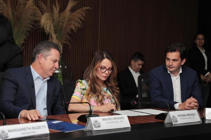 Governo de MT assina acordo para construção de mais de 1 mil casas em Mato Grosso