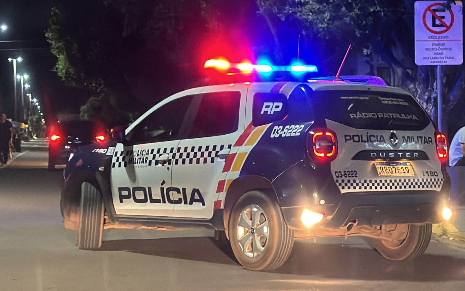 PM prende três por tráfico com porções de drogas e frascos de loló em Sinop