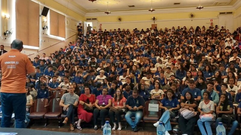 Estudantes de Sinop e Nova Mutum participam de aulão do Redação Nota 1000