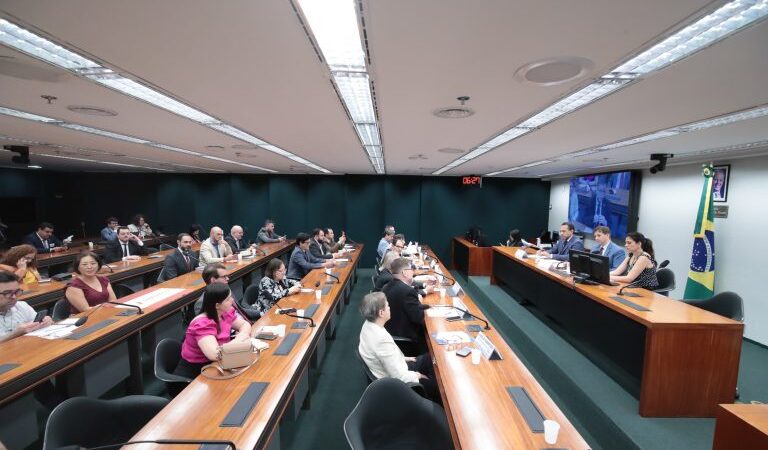 Médicos e dentistas pedem aprovação de projeto que aumenta piso para categorias  Fonte: Agência Câmara de Notícias