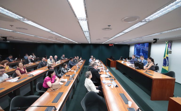Médicos e dentistas pedem aprovação de projeto que aumenta piso para categorias Fonte: Agência Câmara de Notícias