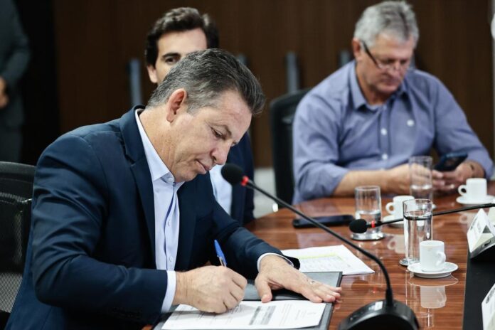 Governador sanciona lei que proíbe benefícios a empresas que aderirem à moratória da soja em MT