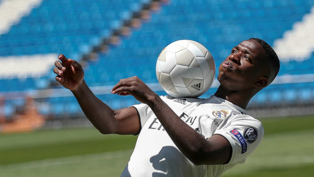 ‘Defeito moral’: imprensa internacional repercute ausência de Vinicius Junior no Bola de Ouro