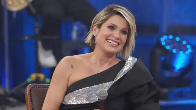 Flávia Alessandra usa fantasia de vilã das seis no Halloween da Sephora