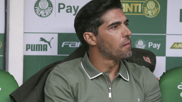 Abel Ferreira comemora quatro anos de Palmeiras: ‘Orgulho que não me cabe no peito’