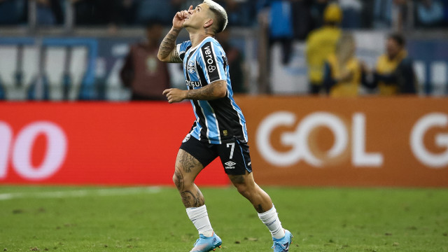 De virada, Grêmio vence o lanterna Atlético-GO no Campeonato Brasileiro e afasta crise