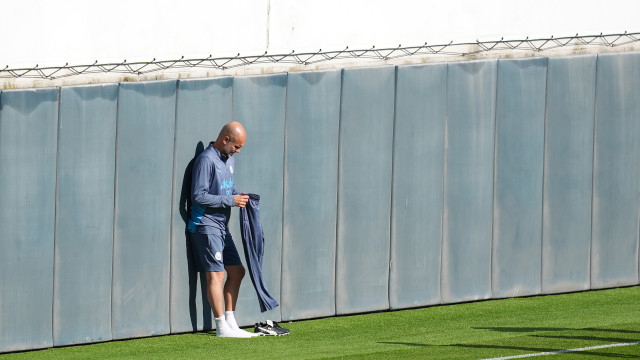 Protesto fez Guardiola acabar com treino do City: "Todos para dentro"
