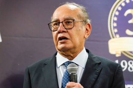 Gilmar Mendes instiga Congresso a barrar militares na política