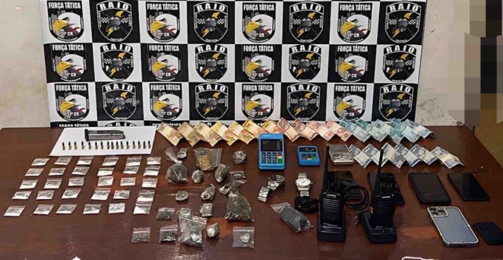 PM recupera veículo roubado e detém cinco pessoas por organização criminosa e tráfico de drogas