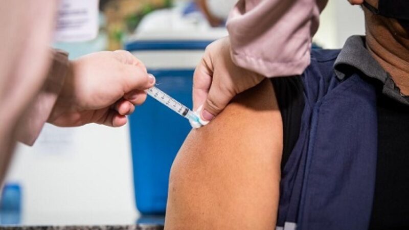SES orienta população sobre a importância de manter a caderneta de vacinação em dia