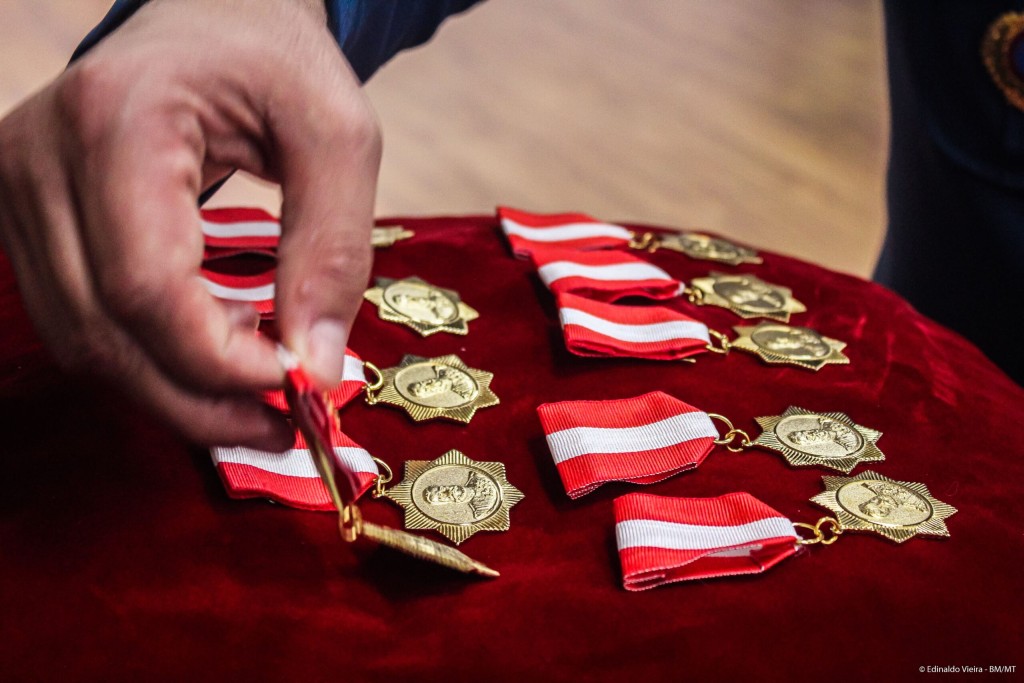 Corpo de Bombeiros exibe documentário e entrega medalhas em homenagem aos 60 anos de corporação nesta quinta-feira (28)