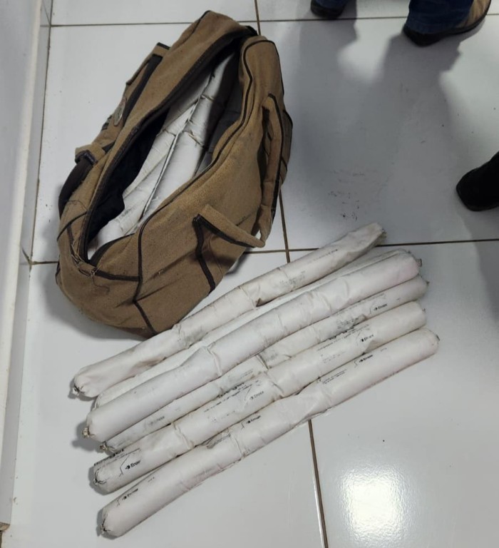 Polícia Militar apreende 14 artefatos explosivos e prende três pessoas em flagrante
