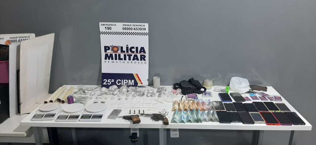 Polícia Militar prende irmãos por tráfico de drogas durante festa em Várzea Grande