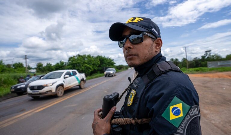 PRF inicia Operação Proclamação da República com foco no uso do cinto de segurança