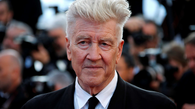 Fumante desde 8 anos de idade, David Lynch precisa de oxigênio para andar