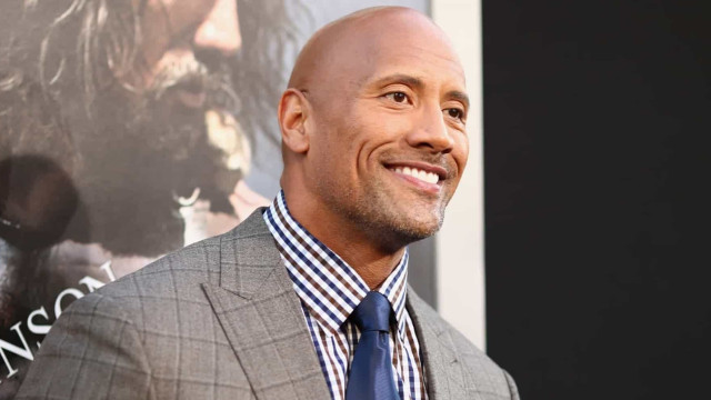 The Rock revela que fazia xixi em garrafas em set