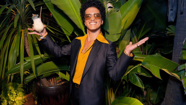 Bruno Mars ganha RG simbólico em último show no Brasil