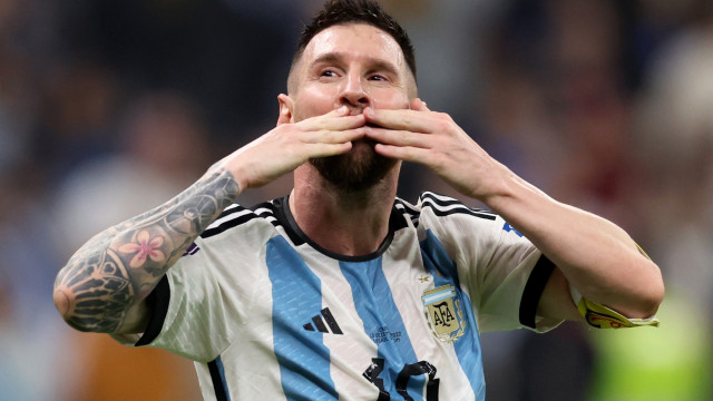 Técnico da Argentina anuncia lista para as Eliminatórias com Messi e Almada