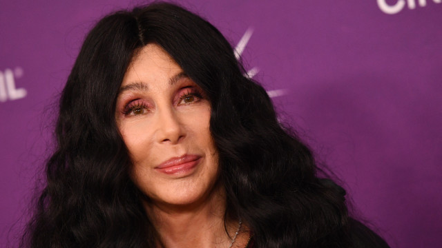 Cher afirma que ex-marido, Sonny Bono, considerou matá-la em quarto de hotel