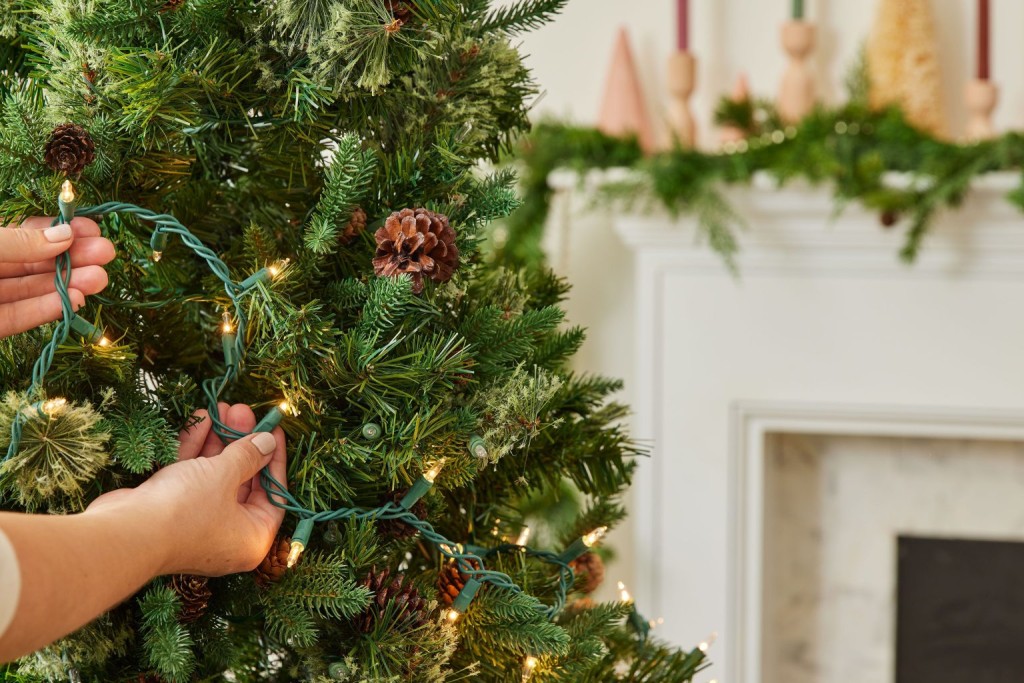 Corpo de Bombeiros orienta para cuidados com instalações elétricas e enfeites de Natal