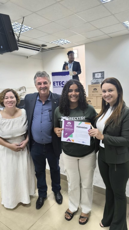 Seciteci entrega certificados a 120 alunos de informática e reparo de celulares