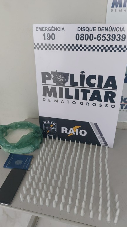 Companhia Raio prende homem por tráfico de drogas e apreende 173 pinos de cocaína