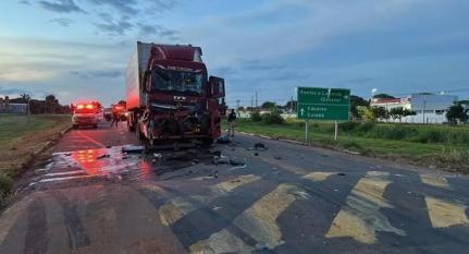 Caminhoneira morre em acidente entre dois veículos de carga