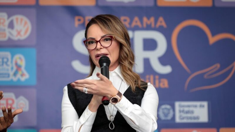 Primeira-dama de MT articula pagamento do bônus de Natal para beneficiários do programa SER Família
