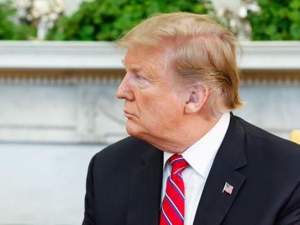 Trump defende elevação de tarifas e cita Brasil como caso de país que ‘taxa demais’