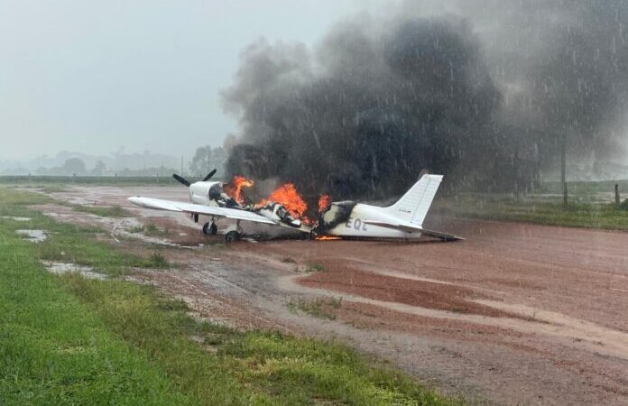 Avião é encontrado incendiado em área rural de município no Nortão