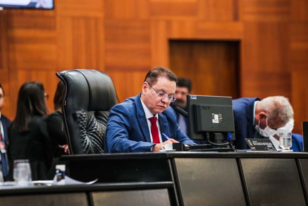MT institui o Dia da Bíblia: uma homenagem de Botelho à tradição religiosa
