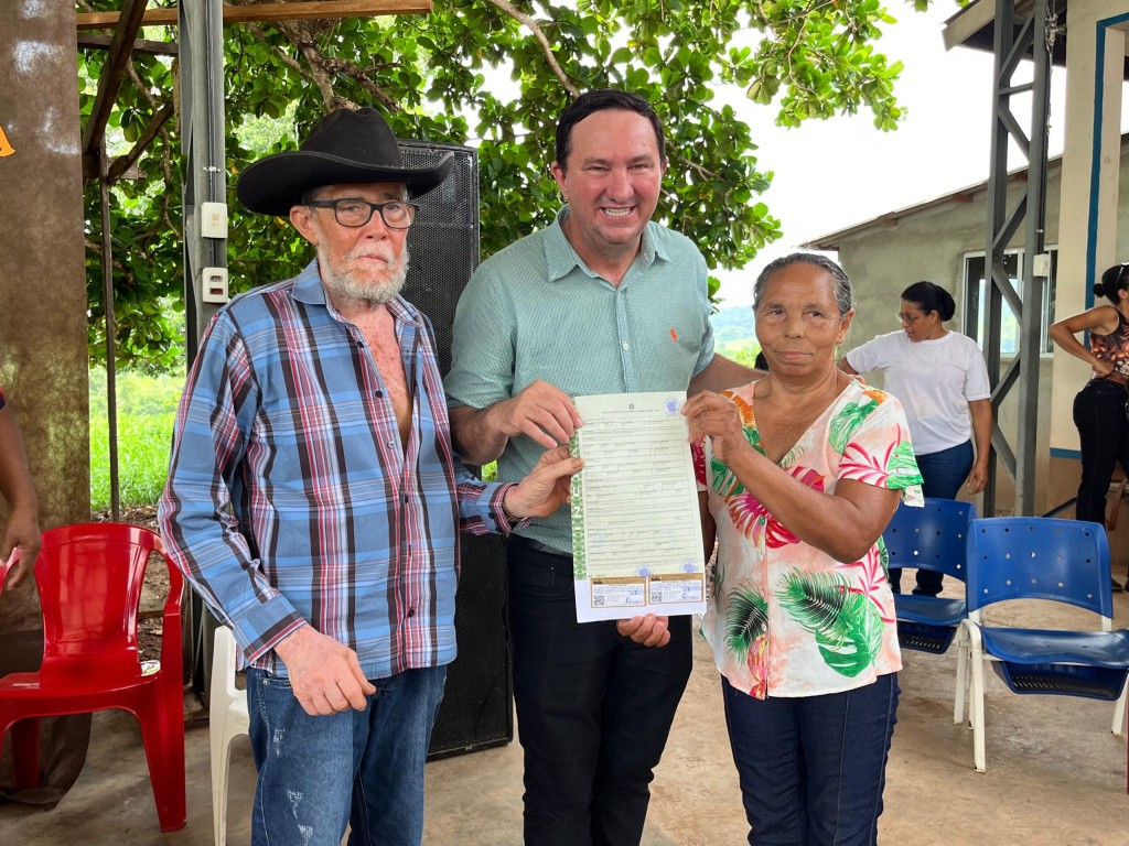 Barranco participa da entrega de 187 títulos rurais em Mirassol D´Oeste e Comodoro