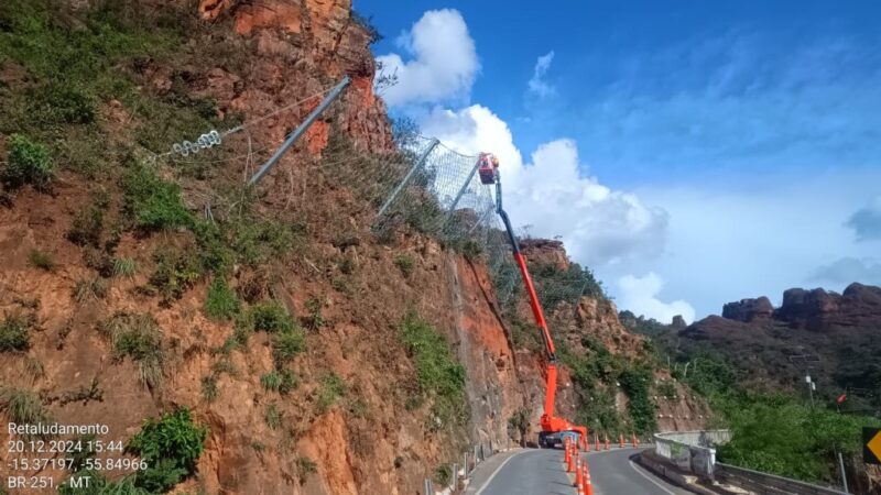 Sinfra conclui instalação de barreira e libera trânsito em duas pistas no Portão do Inferno