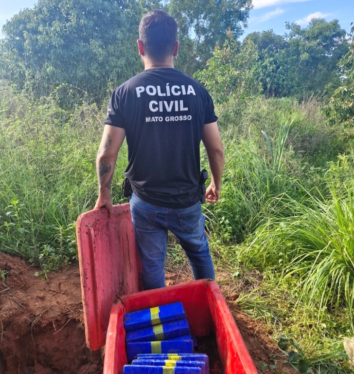 Policiais civis apreendem 34 tabletes de maconha em chácara de Rondonópolis durante cumprimento de mandados